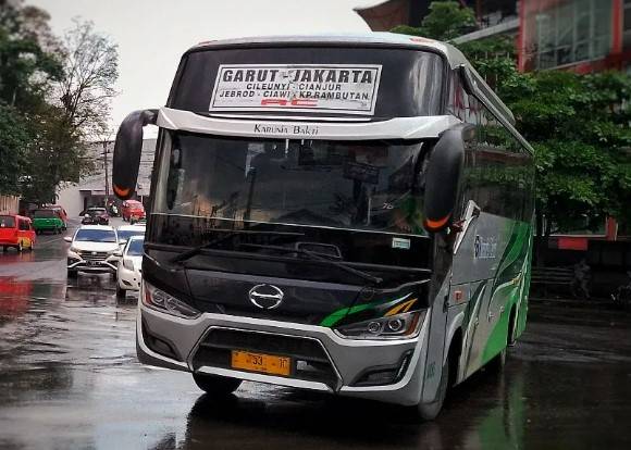 Bus Jakarta Garut